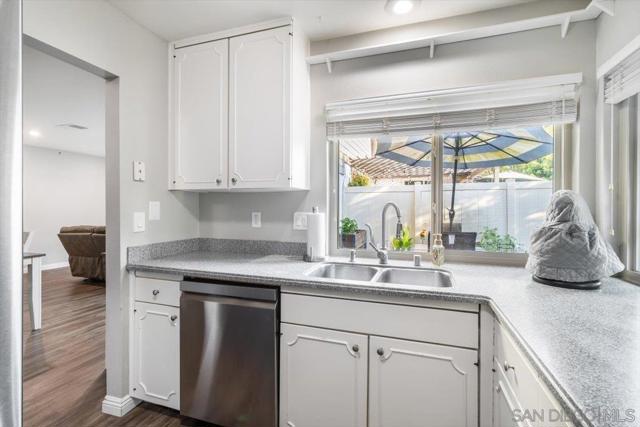 220 Eveningside Gln, Escondido CA: https://media.crmls.org/mediaz/7749bc62-aae6-4007-8c49-ec4e7309d921.jpg