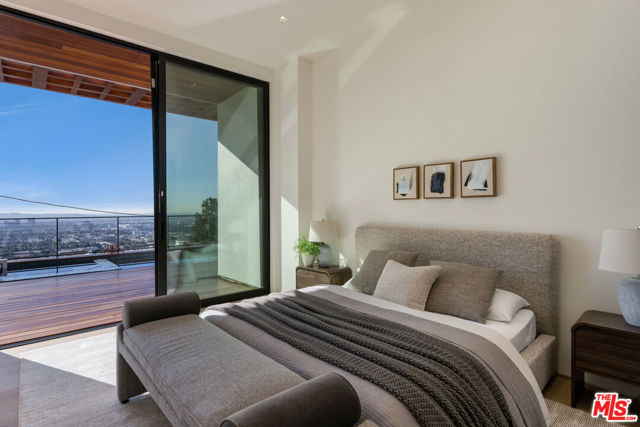 1525 Marlay Drive, Los Angeles CA: https://media.crmls.org/mediaz/7749e7f6-5abd-4684-a010-668994e21ad3.jpg