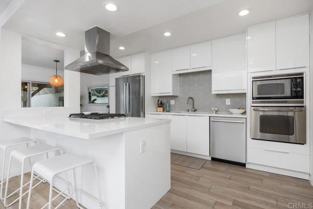 202 Calle De Sereno, Encinitas CA: https://media.crmls.org/mediaz/774a0619-d812-4eb4-9576-261bdf32b6e7.jpg