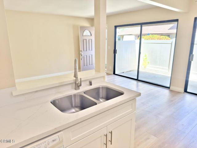 1169 Landsburn Circle, Westlake Village CA: https://media.crmls.org/mediaz/774a1b03-e75d-446a-a175-4f7c376a874c.jpg
