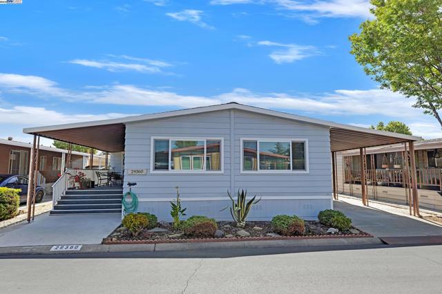 29360 Middleborough Way, Hayward CA: https://media.crmls.org/mediaz/774a212e-a6e7-40b1-984e-554847afef89.jpg