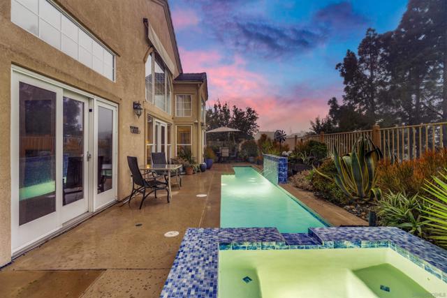 2352 Rock Crest Gln, Escondido CA: https://media.crmls.org/mediaz/774a362c-7b64-4d4c-9121-8edc92f59e79.jpg