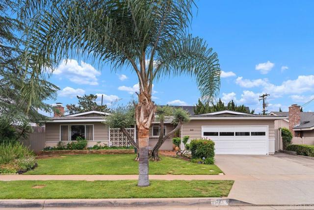 Detail Gallery Image 3 of 36 For 321 Chestnut Lane, Escondido,  CA 92025 - 3 Beds | 3 Baths