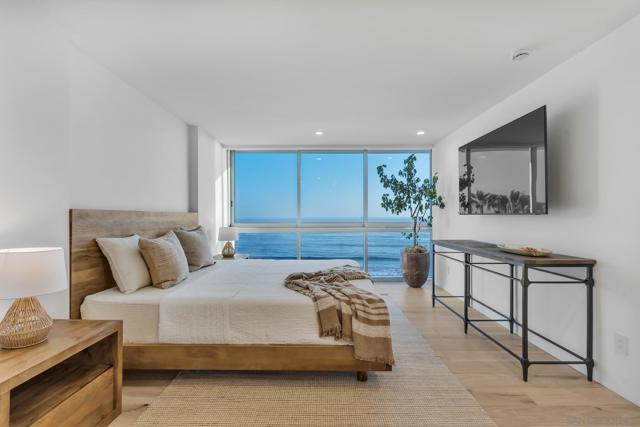 1830 Avenida Del Mundo, Coronado CA: https://media.crmls.org/mediaz/774a5079-a159-46ea-8312-681b45bf635d.jpg