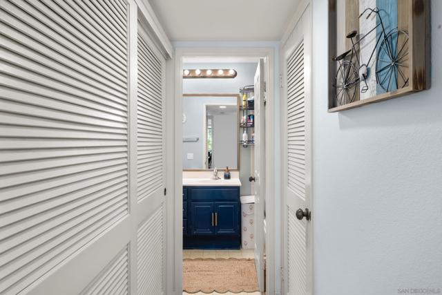 17885 Caminito Pinero, San Diego CA: https://media.crmls.org/mediaz/774aad7b-a114-44b2-b7ce-960c637227e0.jpg