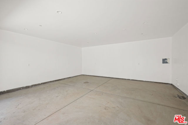 11010 Hortense Street, North Hollywood CA: https://media.crmls.org/mediaz/774afa8b-807c-42fc-847f-08a810e9cff2.jpg