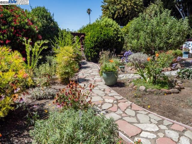 4670 Eggers Dr, Fremont CA: https://media.crmls.org/mediaz/774b27f5-7e9c-40c6-a29e-7e2d8eba5e0c.jpg