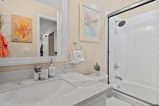 39219 Guardino Dr, Fremont CA: https://media.crmls.org/mediaz/774b2886-e0cf-4b73-b60d-1e3e36bbd458.jpg