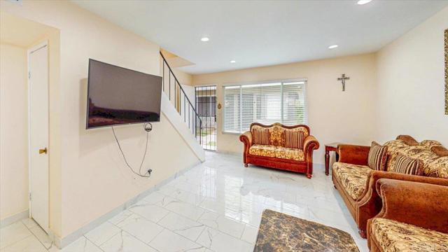 166 N 1St, El Cajon CA: https://media.crmls.org/mediaz/774b3ee2-03e7-4f51-a310-81f2d1921ec0.jpg