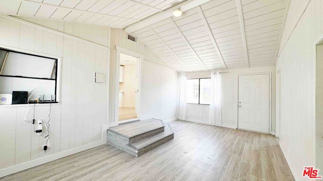 565 W El Morado Court, Ontario CA: https://media.crmls.org/mediaz/774b5701-083e-450e-8990-1b28adc43195.jpg