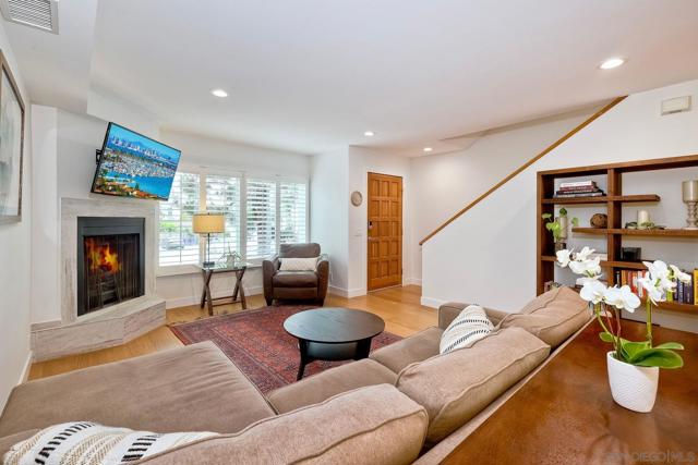 1174 Locust St, San Diego CA: https://media.crmls.org/mediaz/774b6343-78df-4b1c-95d0-f37e6b501c1c.jpg