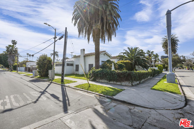 464 Crescent Heights Boulevard, Los Angeles, California 90048, 4 Bedrooms Bedrooms, ,3 BathroomsBathrooms,Single Family Residence,For Sale,Crescent Heights,24373481