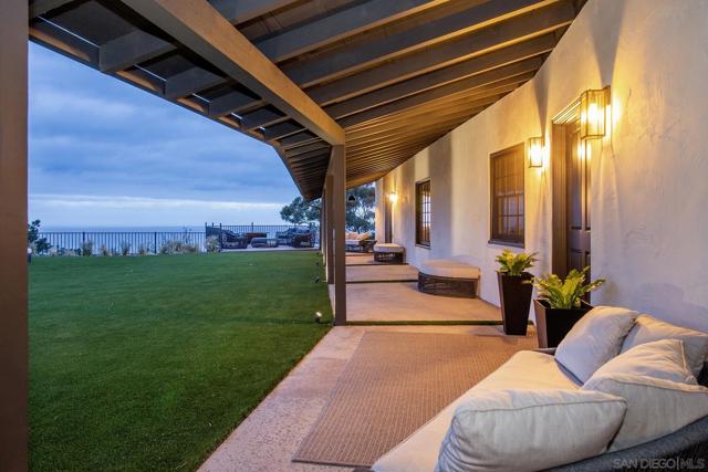7362 Brodiaea Way, La Jolla CA: https://media.crmls.org/mediaz/774cb5d1-662c-4621-8ad4-f63bed284d9a.jpg