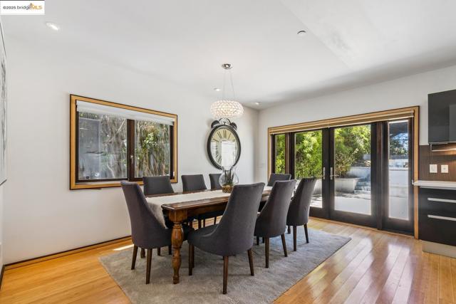 2912 Hillside DR, Burlingame CA: https://media.crmls.org/mediaz/774cc017-d54a-4cf6-b085-79a78d63bcde.jpg