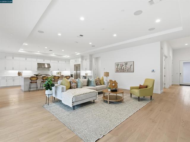 18612 Corte Obispo, Morgan Hill CA: https://media.crmls.org/mediaz/774cde23-8a9c-48ea-8278-f637aa936b1a.jpg