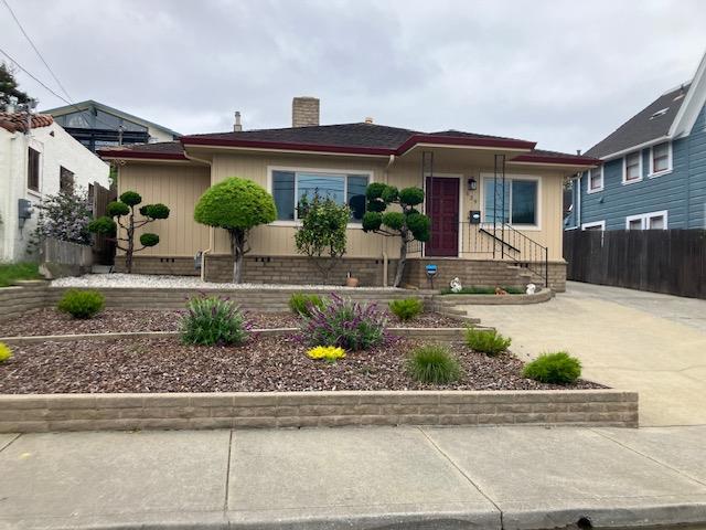 639 Belden Street, Monterey CA: https://media.crmls.org/mediaz/774d4002-3e53-450d-b184-248e814799af.jpg