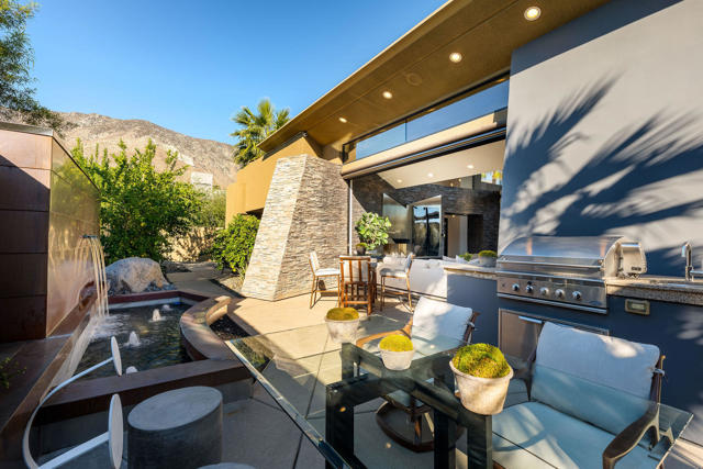 335 Patel Place, Palm Springs CA: https://media.crmls.org/mediaz/774d8f6c-20c9-4ecb-8afe-c1d24e252b27.jpg