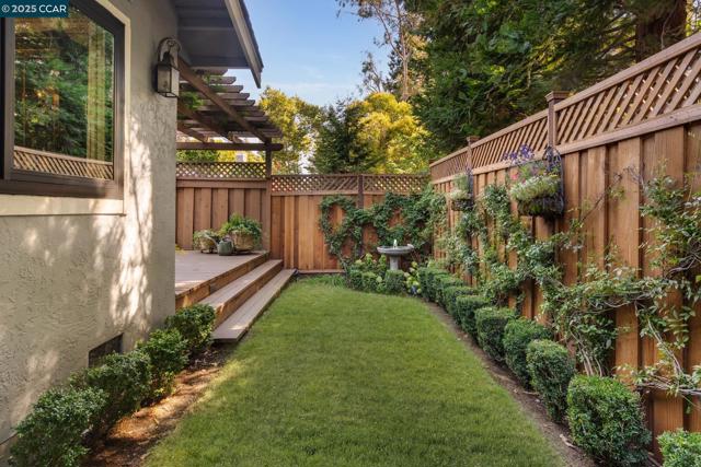 131 Shoshone Court, Danville CA: https://media.crmls.org/mediaz/774dd6ac-70e1-487a-b071-38415b180cef.jpg