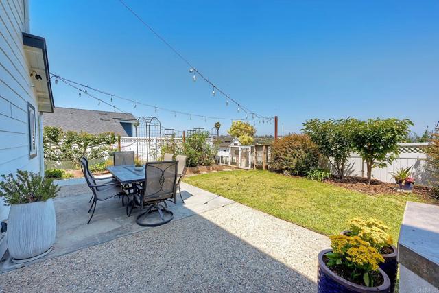 1782 E Pointe Avenue, Carlsbad CA: https://media.crmls.org/mediaz/774de6b2-f0a3-401a-b150-347ece008dc2.jpg