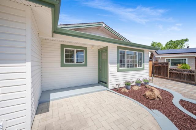125 Foothill Court, Morgan Hill CA: https://media.crmls.org/mediaz/774e271b-461c-426c-a0a6-7be8c09da9d4.jpg