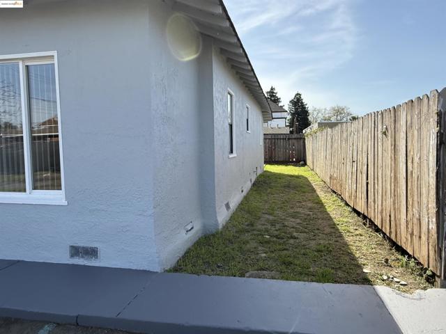 257 Smalley Ave, Hayward CA: https://media.crmls.org/mediaz/774e5fc1-20f4-459d-890c-28035bd46e5b.jpg