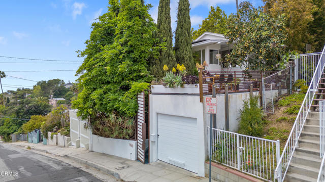 1949 Preston Avenue, Los Angeles CA: https://media.crmls.org/mediaz/774e6634-2249-4733-b03e-75fc25830474.jpg