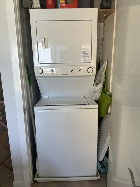 940 Sealane Dr, Encinitas CA: https://media.crmls.org/mediaz/774e7b8e-8bec-4795-a7ee-fb0c8c297d86.jpg