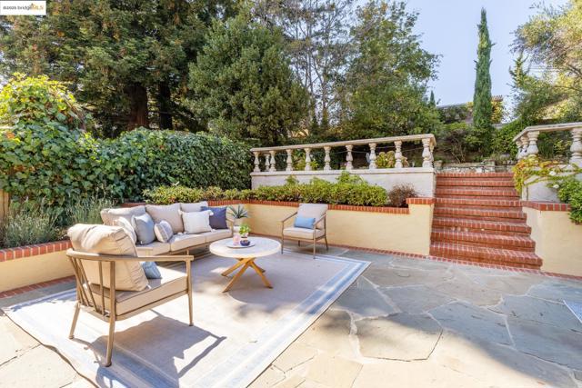 5815 Morpeth St, Oakland CA: https://media.crmls.org/mediaz/774f493f-de73-4e84-8759-07968a85e5e7.jpg