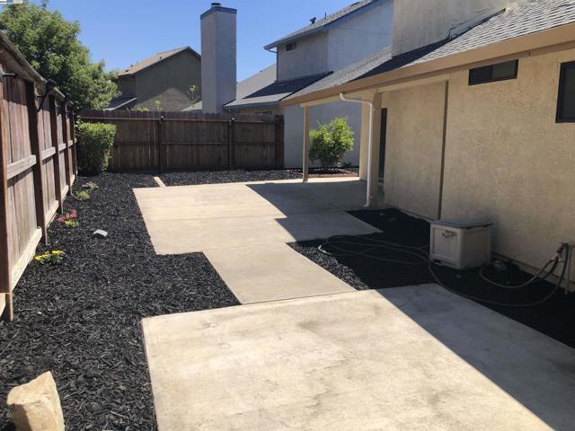 1023 Snowgoose Ln, Manteca CA: https://media.crmls.org/mediaz/774f7e12-74e7-4b35-8c37-a70d380fd8e7.jpg
