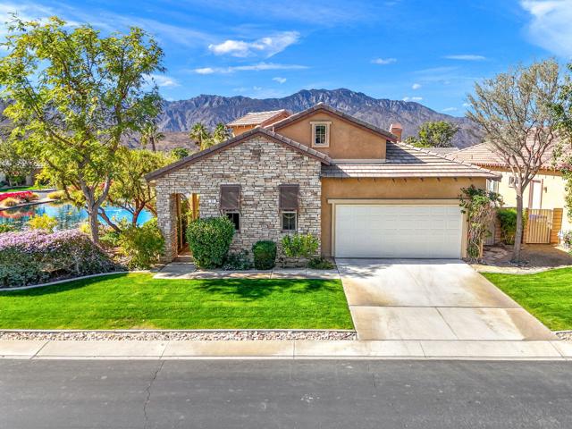 37 Shoreline Drive, Rancho Mirage CA: https://media.crmls.org/mediaz/77506f14-049d-4d1e-a940-523e0584e279.jpg
