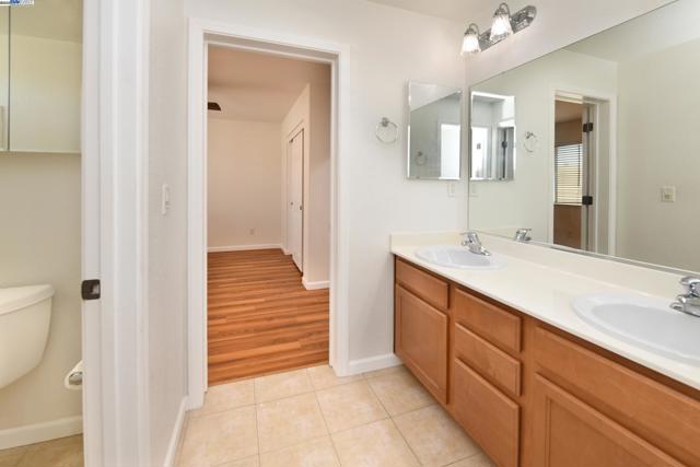 660 Mazzolo Dr, Lincoln CA: https://media.crmls.org/mediaz/775083b2-119e-404b-80b0-ab74a4f20320.jpg