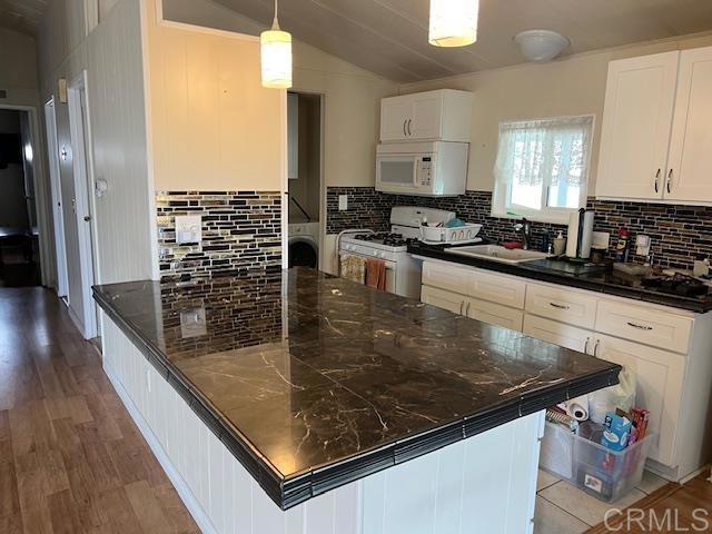 Detail Gallery Image 7 of 8 For 1515 Capalina Rd #42,  San Marcos,  CA 92069 - 2 Beds | 2 Baths