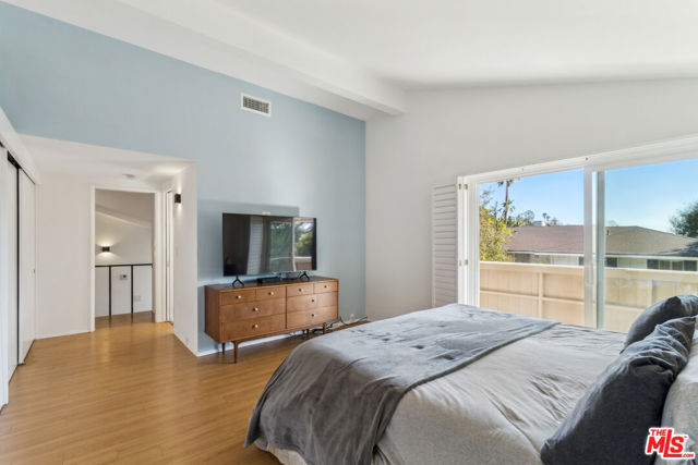 13443 Bayliss Road, Los Angeles CA: https://media.crmls.org/mediaz/7751297b-0421-4705-854c-011f90ce5575.jpg
