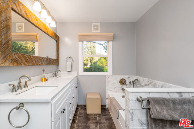 1514 Willow Drive, Topanga CA: https://media.crmls.org/mediaz/7751d894-774b-4424-80ac-7b5b8c948cfd.jpg