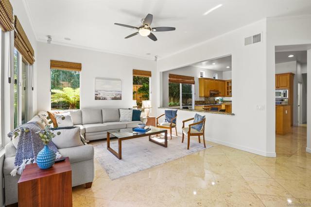 5032 Manor Ridge Ln, San Diego CA: https://media.crmls.org/mediaz/7751f83d-a9f6-474d-b5b2-7a3fe0e5dda3.jpg