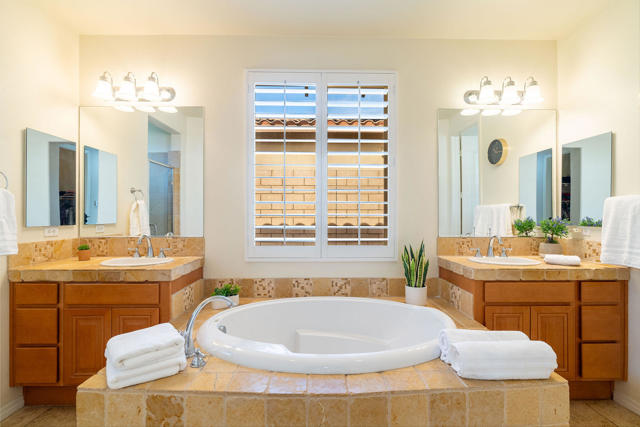 9 Shasta Lake Drive, Rancho Mirage CA: https://media.crmls.org/mediaz/775216af-a40c-4d9e-92df-9bf48db1681b.jpg