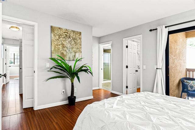 129 Ray St, Pleasanton CA: https://media.crmls.org/mediaz/7752b043-3bba-4c2f-9ab9-21fc0ff836f6.jpg