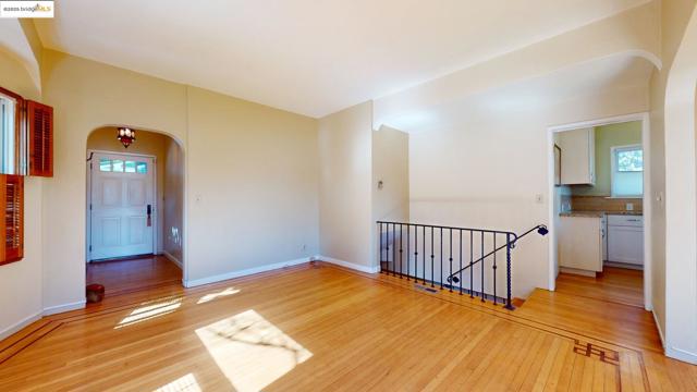 Image 4 of 39 For 420 Lester Ave