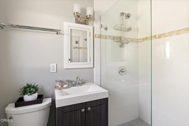 404 Rosemont Boulevard, San Gabriel CA: https://media.crmls.org/mediaz/7753675c-9dd6-4065-a77d-06944cf7db8a.jpg