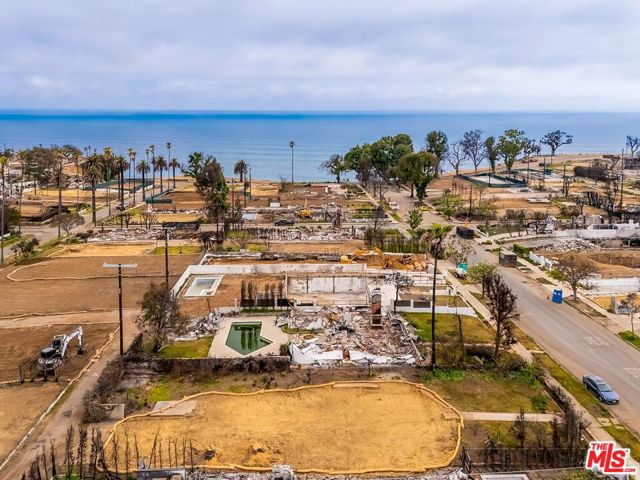 428 Via De La Paz, Pacific Palisades CA: https://media.crmls.org/mediaz/7753abb2-4d43-4026-b9b0-8060c7b91399.jpg