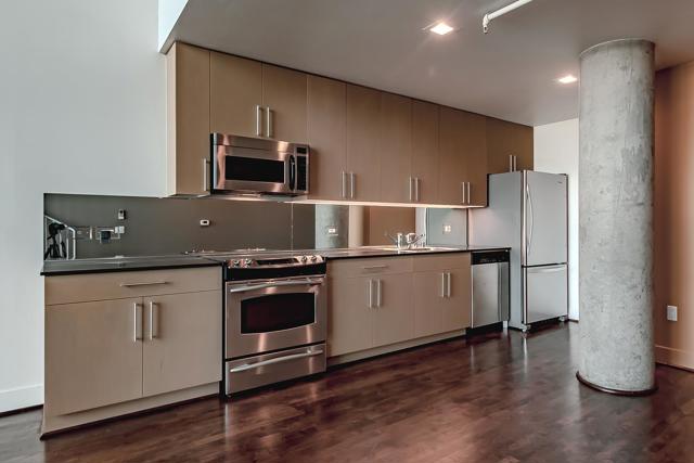 311 Oak Street, Oakland CA: https://media.crmls.org/mediaz/7753ef62-d474-44be-8c1f-70643ce993fa.jpg