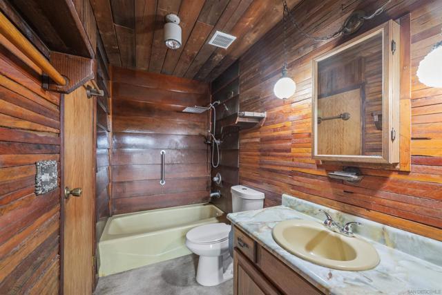 2380 Cape Horn Ave,  CA: https://media.crmls.org/mediaz/77543f00-7c21-4a00-a15c-e3e794b923fd.jpg