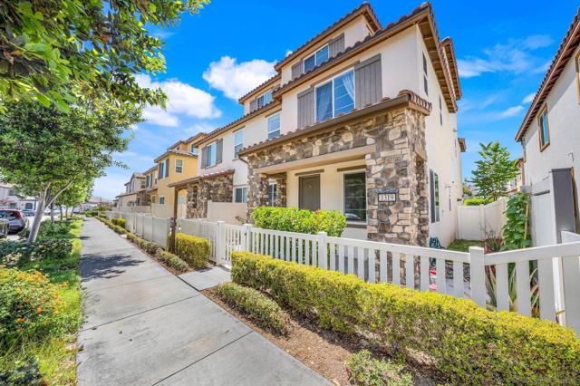 1319 Keck Road, Chula Vista CA: https://media.crmls.org/mediaz/7754404d-ada8-4291-b0ad-ed9cfd93570b.jpg