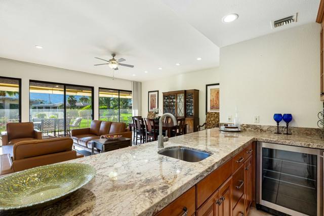 6 Stanford Drive, Rancho Mirage CA: https://media.crmls.org/mediaz/77545d32-9ecb-44a1-a3fb-042e1ac4e858.jpg