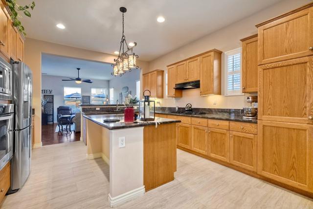 2682 Dundee Glen, Escondido CA: https://media.crmls.org/mediaz/7754cb91-c2e8-49ea-92f5-3182bc124543.jpg