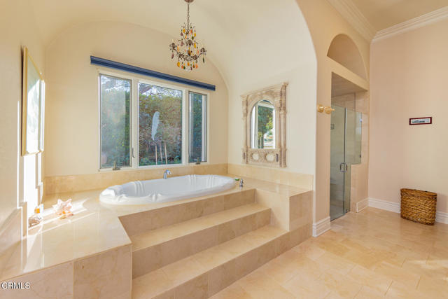 Detail Gallery Image 12 of 26 For 861 Oak Grove Ct, Ojai,  CA 93023 - 5 Beds | 5/2 Baths