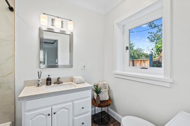 68 Live Oak Road, Royal Oaks CA: https://media.crmls.org/mediaz/77550550-0b02-44f2-825d-cef1746f6f56.jpg