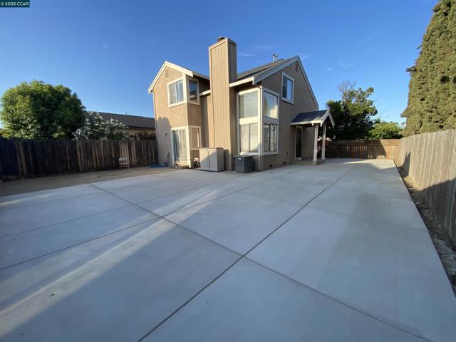 4301 Beechnut Ln, Oakley CA: https://media.crmls.org/mediaz/7755597f-8f7e-4e10-a759-a3127a4a1dea.jpg
