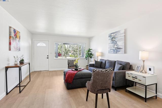 36302 Frobisher Dr, Fremont CA: https://media.crmls.org/mediaz/7755601a-117b-4237-ad59-e77a5a905cd2.jpg
