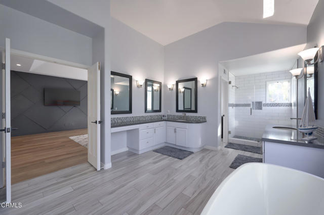 2021 Brittany Park Road, Camarillo CA: https://media.crmls.org/mediaz/775563ce-f341-44ef-a0d7-860f400e96e8.jpg